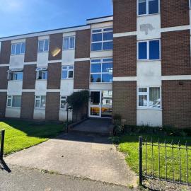 Newly refurbed 2 bed in Hinckley Town Leics