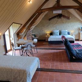 Chambres d'hôtes Le Rêve de Poulaines avec table d'hôtes plat et dessert, hótel í Poulaines