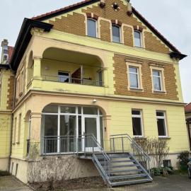 Ferienwohnung direkt am Kurpark mit Gradierwerk Solestadt, hotel v destinaci Bad Dürrenberg