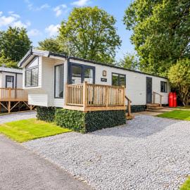 The Cosy Castleton at Noble Court Holiday Park, hotel in Narberth