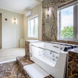 QW Hotels And Suites, Hotel in Trenton