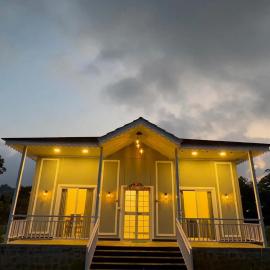Rainora bliss villa, отель в городе Тримбак