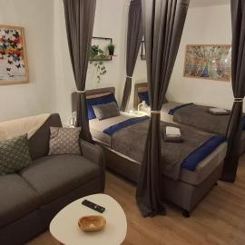Stay-at-AJ Homes Kamen mit komplett ausgestatteter Küche, Balkon, 8 Hotel-Boxspringbetten in 4 Schlafzimmern & Schlafsofa sowie kostenlos inklusive Bettwäsche, Handtücher, Verbrauchsartikel, Parkplatz, WiFi & SmartTV