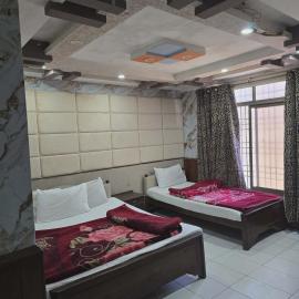 Mughal Azam Hotel Mall Road Murree, hotel em Murree