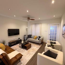 Stylish Toronto Getaway Spacious Fully Equipped