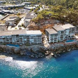 Beachfront - Nelly Bay Apartment
