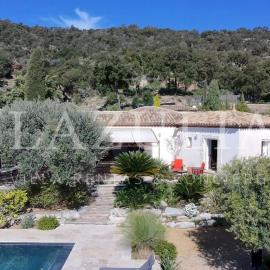 Villa 8 personnes,climatisée avec piscine chauffée vue sur les collines