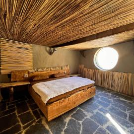 Snow Leopard Cave, Hotel in Pasu