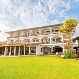 Sri Gemunu Beach Resort