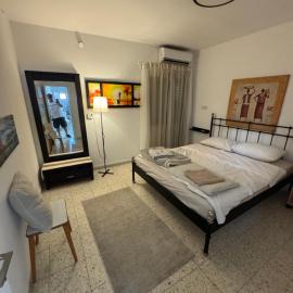 Private Room Shared Kitchen & Living, hotel en Dāliyat el Karmil