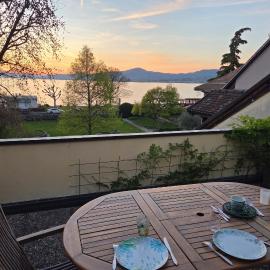 Appartement authentique de charme avec terrasse – hotel w mieście Villeneuve