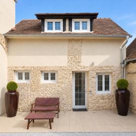 Les Pierres de Pacel - Maison avec Jardin Privé, Hotel in Pacy-sur-Eure