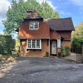 Hampshire Cottage in Hartley Wintney