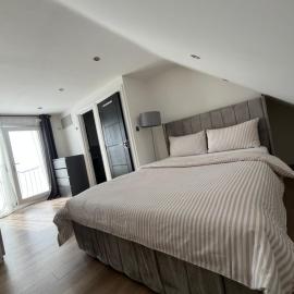 Loft family room, Hotel in Chessington