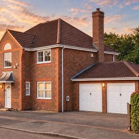 5-Bed Home - Free Parking - Contractor Friendly