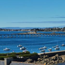 T1 vue mer roscoff et île de Batz, 2 min à pied de la plage,, hotelli kohteessa Roscoff