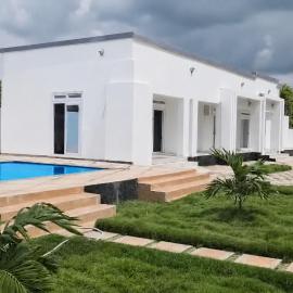 Plumeria Boutique Villa with Private Pool near White sands Beach