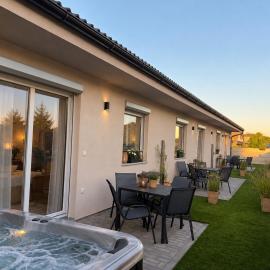 Apartmány Dyjákovičky Private Wellness & Wine, Hotel in Znojmo