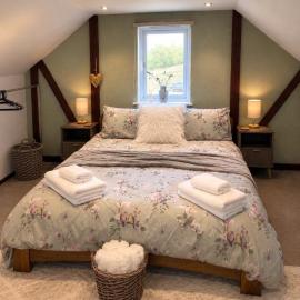 Private One-Bedroom Retreat in Gated Tadworth Setting Recently refurbished