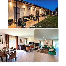 Local-Lux Grand Living - 2 Houses,12 Guests, Garden & BBQ - Free Parking