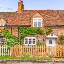 Windmill Cottage Sleeps 4 with Enclosed Garden