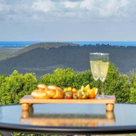 New Luxe Villa - Coastal Views - 30 min to Noosa، فندق في Ninderry