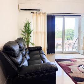 Kingston Retreat- 2 bdrm, 2 bthrm w patio and pool