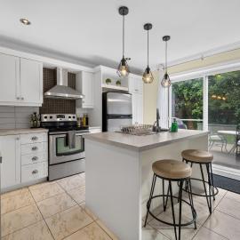 3BR House 6 Guests Near Water, hotel di Laval