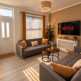 The Amber House 4 Bed Free Parking 12 PPL, hotel Heeleyben
