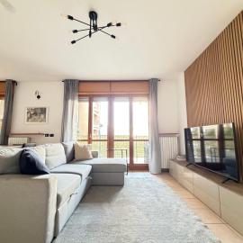 Spacious 2-Bedroom Apartment with Large Terrace, hotel di Milan