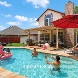 Glamorous 4BR 2,5BA Holiday Home with Pool, Game Room & Fire Pit