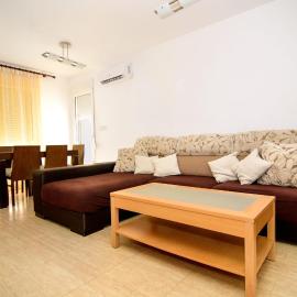 Apartamento de 4 dormitorios muy céntrico en San Juan Pueblo a tan sólo 2,5 km de la playa de San Juan y Muchavista