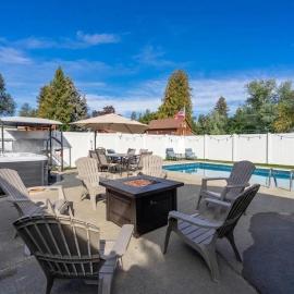 Heated Pool & Hot Tub - Family Retreat at Lake CDA, Hotel in Coeur d'Alene