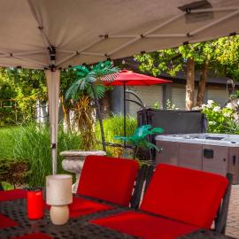Nature Oasis Bar Room, hotel u gradu Dundas