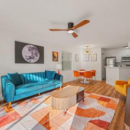 Space Age King Bed Condo Half Mile to Beach