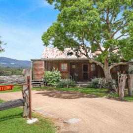 The Back Hut - Kangaroo Valley