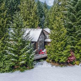 Lazy Bear Lodge · Spacious 6BR Lodge with Chef's Kitchen, Hot Tub, Golf Views and more