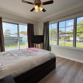 Spacious room with bathroom - plus kettle, fridge and microwave - in a quiet area, hotel sa Cudgen
