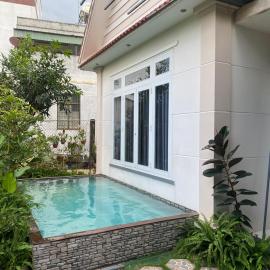 Phòng VIP Có Xông Hơi View Hồ Bơi, ξενοδοχείο σε Ấp Phú Khương