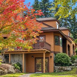 F33 Renovated Ski-in Ski-out Forest Cottage Townhome with Modern Updates, hotel din Bretton Woods