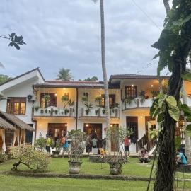 Coco Drift Social & Surf Hostel Hiriketiya, хотел в Hiriketiya