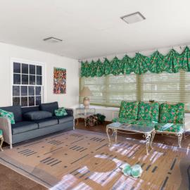 Private Fenced Yard• King Bed • Grill• Fireplace