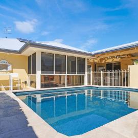 Salt Gardens - Private Pool & Tea Gardens Retreat
