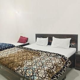 Ramola Home Stay, hotel em Phata