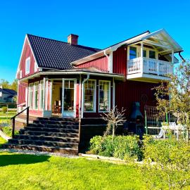 Swedish Villa Private Sauna & Large Garden, hotel v destinaci Söderhamn