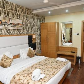 HOTEL PRIDE INN RAJBAGH SRINAGAR garden