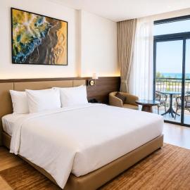 Trà Cổ Long Beach Hotel & Resort, готель у місті Trà Cổ