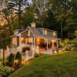 Peaceful Lakeside Home with Water Views Located Near Long Lake, Harrison, Maine – hotel w mieście Harrison