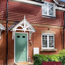 Wokingham - 2 Bedrooms Parking