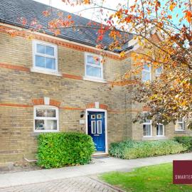 Woking - 2 Bedroom House - Parking